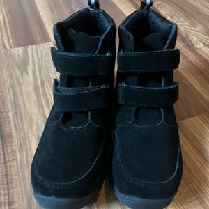 Boys Lands End all season suede boots. New without tags.